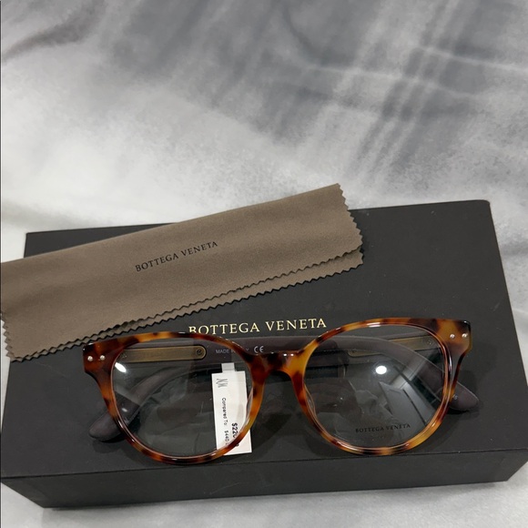 Bottega Veneta Brown Tortoise Shell Eyewear - Picture 1 of 8